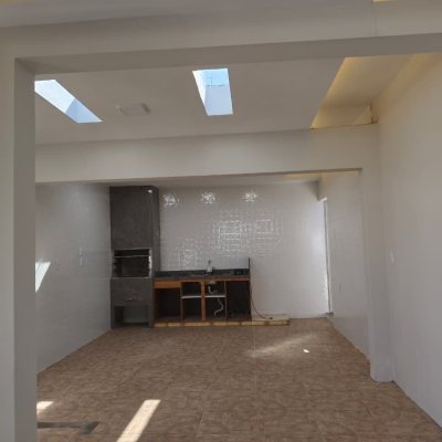 Casa Residencial com 190m², 4 quartos, 1 suíte, 4 garagens, no bairro Campeche em Florianópolis