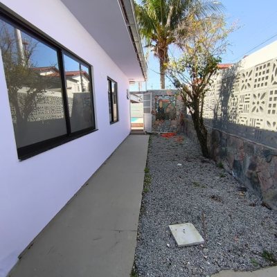 Casa Residencial com 190m², 4 quartos, 1 suíte, 4 garagens, no bairro Campeche em Florianópolis