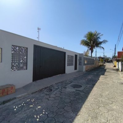Casa Residencial com 190m², 4 quartos, 1 suíte, 4 garagens, no bairro Campeche em Florianópolis