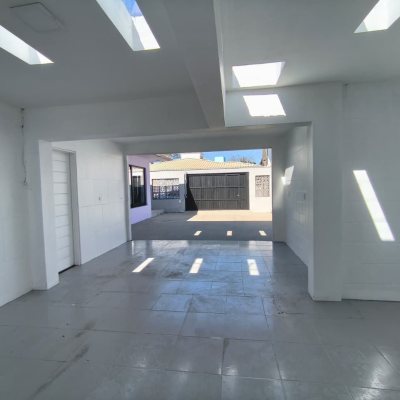 Casa Residencial com 190m², 4 quartos, 1 suíte, 4 garagens, no bairro Campeche em Florianópolis