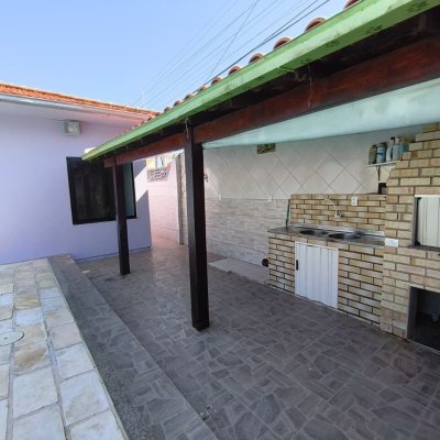 Casa Residencial com 190m², 4 quartos, 1 suíte, 4 garagens, no bairro Campeche em Florianópolis