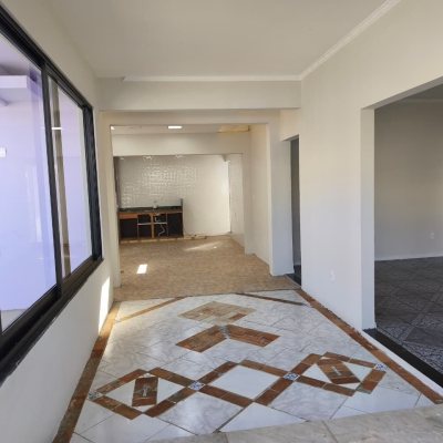 Casa Residencial com 190m², 4 quartos, 1 suíte, 4 garagens, no bairro Campeche em Florianópolis