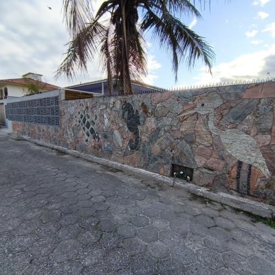 Casa Residencial com 190m², 4 quartos, 1 suíte, 4 garagens, no bairro Campeche em Florianópolis