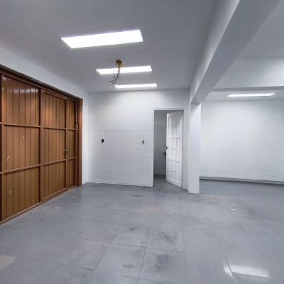 Casa Residencial com 190m², 4 quartos, 1 suíte, 4 garagens, no bairro Campeche em Florianópolis