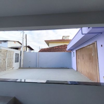 Casa Residencial com 190m², 4 quartos, 1 suíte, 4 garagens, no bairro Campeche em Florianópolis