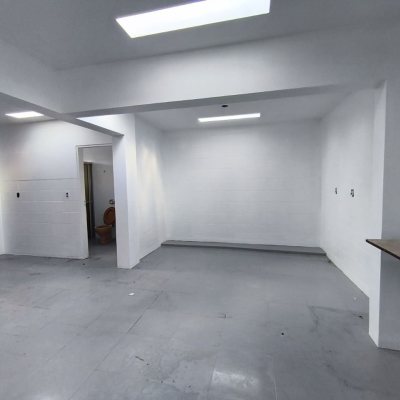 Casa Residencial com 190m², 4 quartos, 1 suíte, 4 garagens, no bairro Campeche em Florianópolis