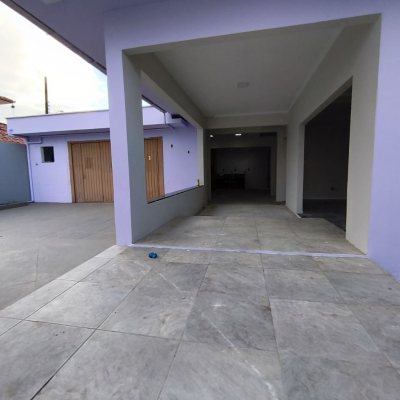 Casa Residencial com 190m², 4 quartos, 1 suíte, 4 garagens, no bairro Campeche em Florianópolis