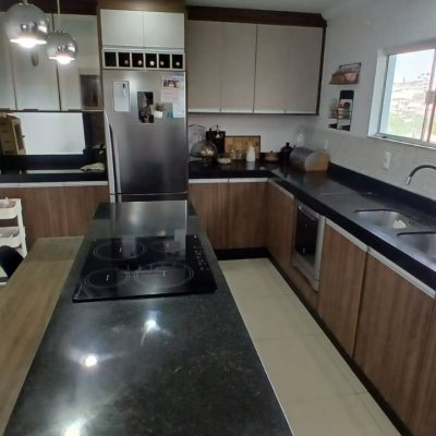 Casa Residencial com 214m², 3 quartos, 1 suíte, 4 garagens, no bairro Jardim Atlântico em Florianópolis