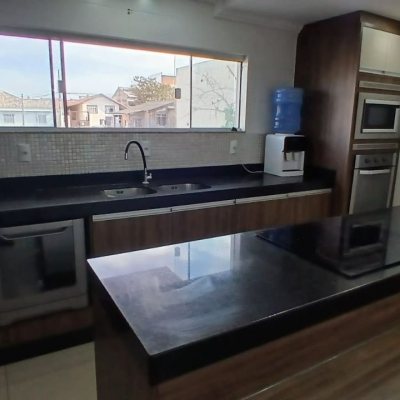 Casa Residencial com 214m², 3 quartos, 1 suíte, 4 garagens, no bairro Jardim Atlântico em Florianópolis