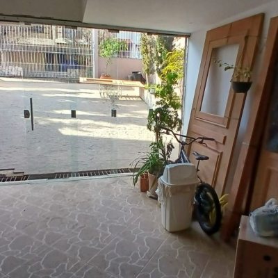 Casa Residencial com 214m², 3 quartos, 1 suíte, 4 garagens, no bairro Jardim Atlântico em Florianópolis