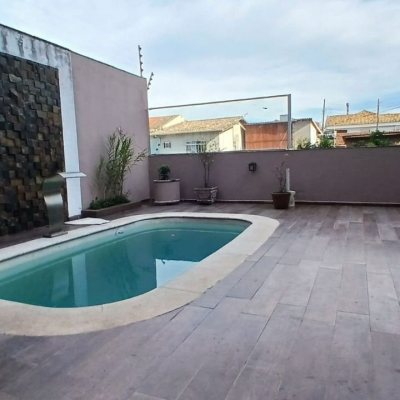 Casa Residencial com 214m², 3 quartos, 1 suíte, 4 garagens, no bairro Jardim Atlântico em Florianópolis