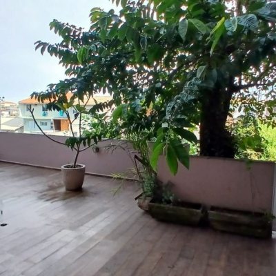 Casa Residencial com 214m², 3 quartos, 1 suíte, 4 garagens, no bairro Jardim Atlântico em Florianópolis