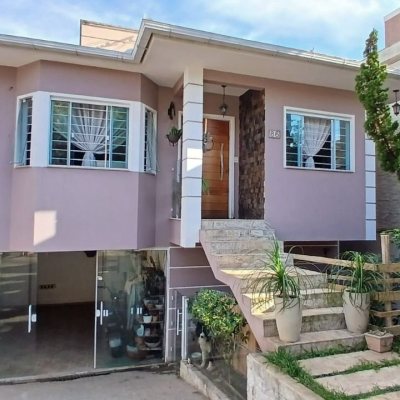 Casa Residencial com 214m², 3 quartos, 1 suíte, 4 garagens, no bairro Jardim Atlântico em Florianópolis