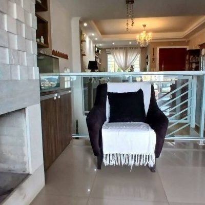 Casa Residencial com 214m², 3 quartos, 1 suíte, 4 garagens, no bairro Jardim Atlântico em Florianópolis