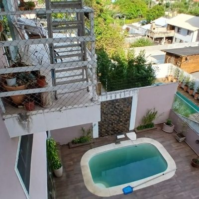 Casa Residencial com 214m², 3 quartos, 1 suíte, 4 garagens, no bairro Jardim Atlântico em Florianópolis