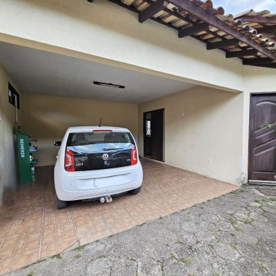 Casa Residencial com 190m², 3 quartos, 1 suíte, 2 garagens, no bairro Campeche em Florianópolis
