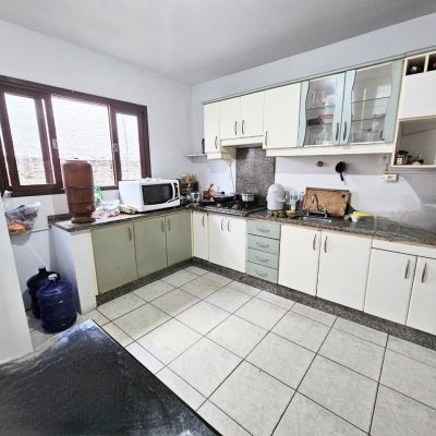 Casa Residencial com 190m², 3 quartos, 1 suíte, 2 garagens, no bairro Campeche em Florianópolis