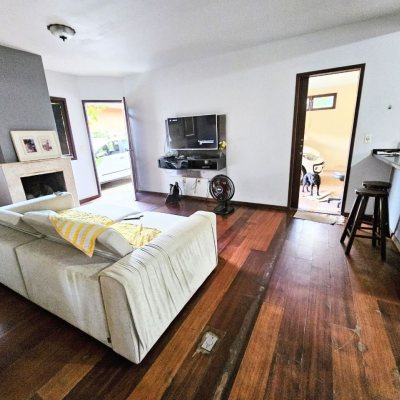 Casa Residencial com 190m², 3 quartos, 1 suíte, 2 garagens, no bairro Campeche em Florianópolis
