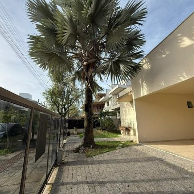 Casa Residencial com 291m², 5 quartos, 4 suítes, 2 garagens, no bairro Cachoeira Do Bom Jesus em Florianópolis