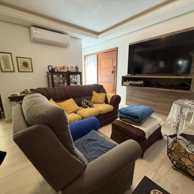 Casa Residencial com 291m², 5 quartos, 4 suítes, 2 garagens, no bairro Cachoeira Do Bom Jesus em Florianópolis