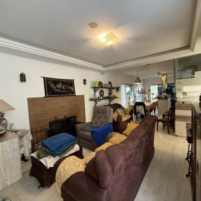 Casa Residencial com 291m², 5 quartos, 4 suítes, 2 garagens, no bairro Cachoeira Do Bom Jesus em Florianópolis