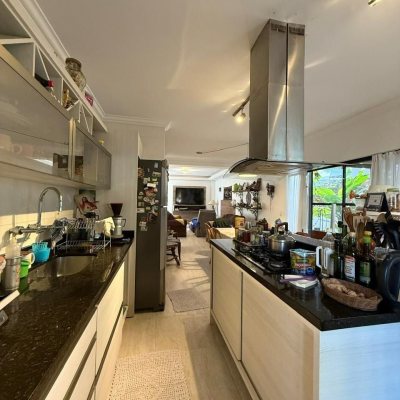 Casa Residencial com 291m², 5 quartos, 4 suítes, 2 garagens, no bairro Cachoeira Do Bom Jesus em Florianópolis