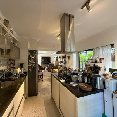 Casa Residencial com 291m², 5 quartos, 4 suítes, 2 garagens, no bairro Cachoeira Do Bom Jesus em Florianópolis