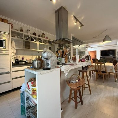 Casa Residencial com 291m², 5 quartos, 4 suítes, 2 garagens, no bairro Cachoeira Do Bom Jesus em Florianópolis