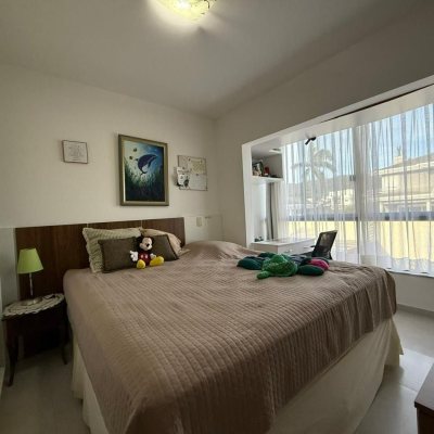 Casa Residencial com 291m², 5 quartos, 4 suítes, 2 garagens, no bairro Cachoeira Do Bom Jesus em Florianópolis