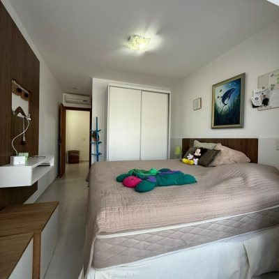 Casa Residencial com 291m², 5 quartos, 4 suítes, 2 garagens, no bairro Cachoeira Do Bom Jesus em Florianópolis