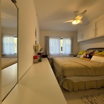 Casa Residencial com 291m², 5 quartos, 4 suítes, 2 garagens, no bairro Cachoeira Do Bom Jesus em Florianópolis