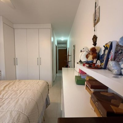 Casa Residencial com 291m², 5 quartos, 4 suítes, 2 garagens, no bairro Cachoeira Do Bom Jesus em Florianópolis