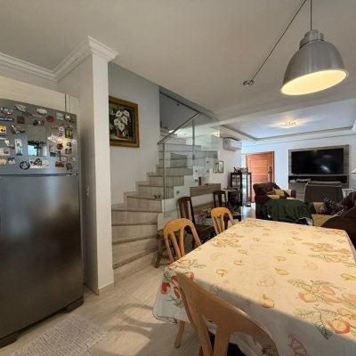 Casa Residencial com 291m², 5 quartos, 4 suítes, 2 garagens, no bairro Cachoeira Do Bom Jesus em Florianópolis