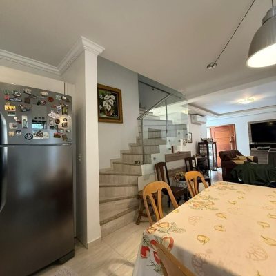 Casa Residencial com 291m², 5 quartos, 4 suítes, 2 garagens, no bairro Cachoeira Do Bom Jesus em Florianópolis