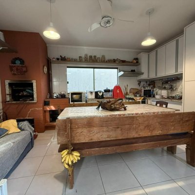 Casa Residencial com 291m², 5 quartos, 4 suítes, 2 garagens, no bairro Cachoeira Do Bom Jesus em Florianópolis