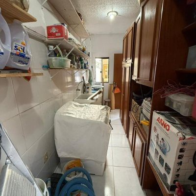 Casa Residencial com 291m², 5 quartos, 4 suítes, 2 garagens, no bairro Cachoeira Do Bom Jesus em Florianópolis