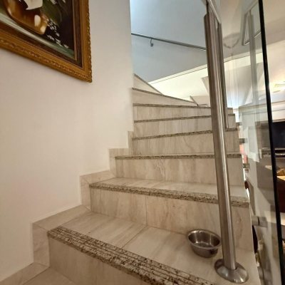 Casa Residencial com 291m², 5 quartos, 4 suítes, 2 garagens, no bairro Cachoeira Do Bom Jesus em Florianópolis