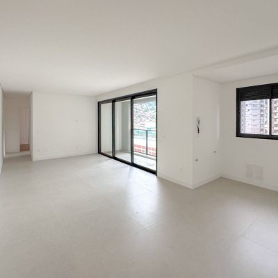 Apartamentos com 80m², 2 quartos, 1 suíte, 1 garagem, no bairro Centro em Florianópolis