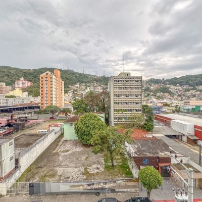 Apartamentos com 80m², 2 quartos, 1 suíte, 1 garagem, no bairro Centro em Florianópolis