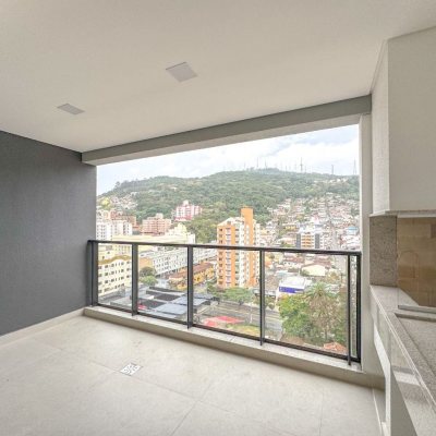 Apartamentos com 117m², 3 quartos, 1 suíte, 2 garagens, no bairro Centro em Florianópolis