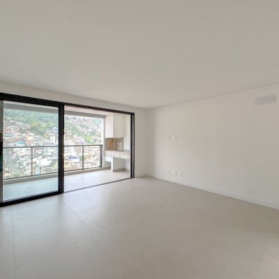 Apartamentos com 117m², 3 quartos, 1 suíte, 2 garagens, no bairro Centro em Florianópolis