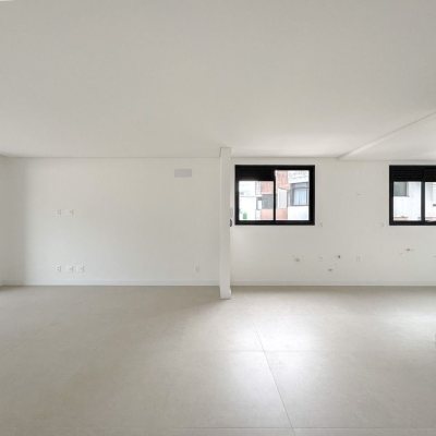 Apartamentos com 117m², 3 quartos, 1 suíte, 2 garagens, no bairro Centro em Florianópolis