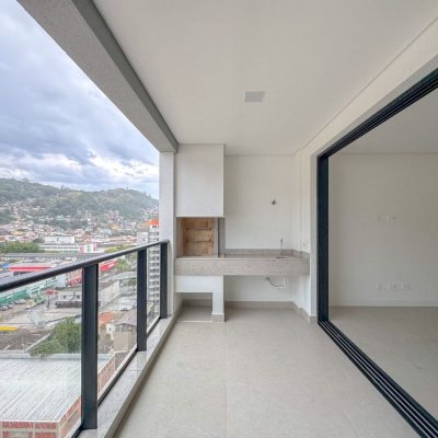 Apartamentos com 117m², 3 quartos, 1 suíte, 2 garagens, no bairro Centro em Florianópolis