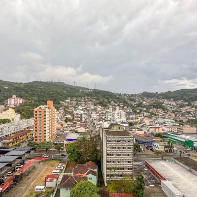 Apartamentos com 117m², 3 quartos, 1 suíte, 2 garagens, no bairro Centro em Florianópolis