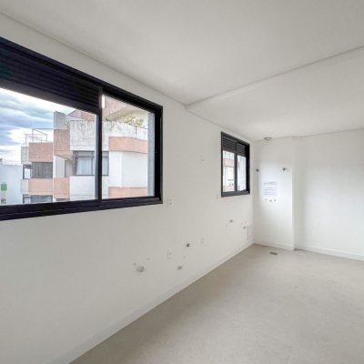 Apartamentos com 117m², 3 quartos, 1 suíte, 2 garagens, no bairro Centro em Florianópolis