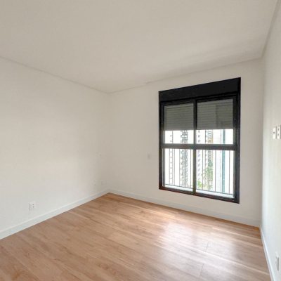 Apartamentos com 117m², 3 quartos, 1 suíte, 2 garagens, no bairro Centro em Florianópolis