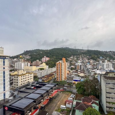 Apartamentos com 117m², 3 quartos, 1 suíte, 2 garagens, no bairro Centro em Florianópolis