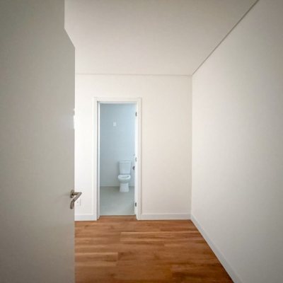 Apartamentos com 117m², 3 quartos, 1 suíte, 2 garagens, no bairro Centro em Florianópolis
