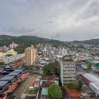 Apartamentos com 117m², 3 quartos, 1 suíte, 2 garagens, no bairro Centro em Florianópolis