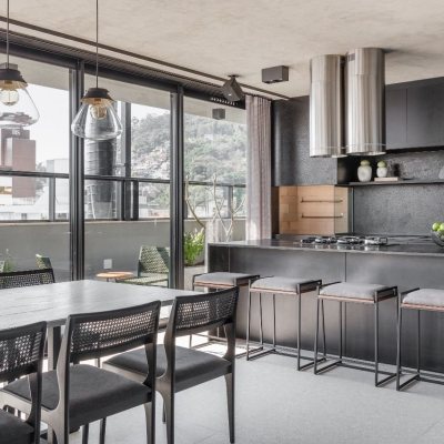 Apartamentos com 117m², 3 quartos, 1 suíte, 2 garagens, no bairro Centro em Florianópolis